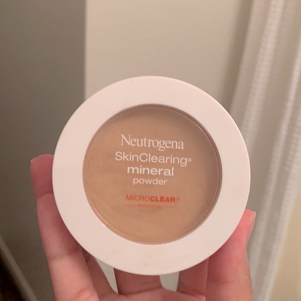 Neutrogena Skin Clearing Mineral Powder BRAND NEW